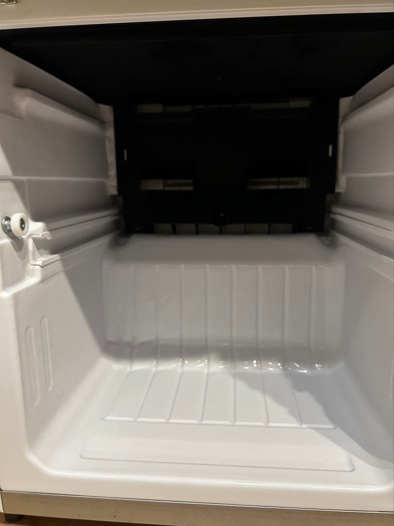 SHARP 冷蔵庫 ホワイト　日曜発送希望のため本日中掲載です。。