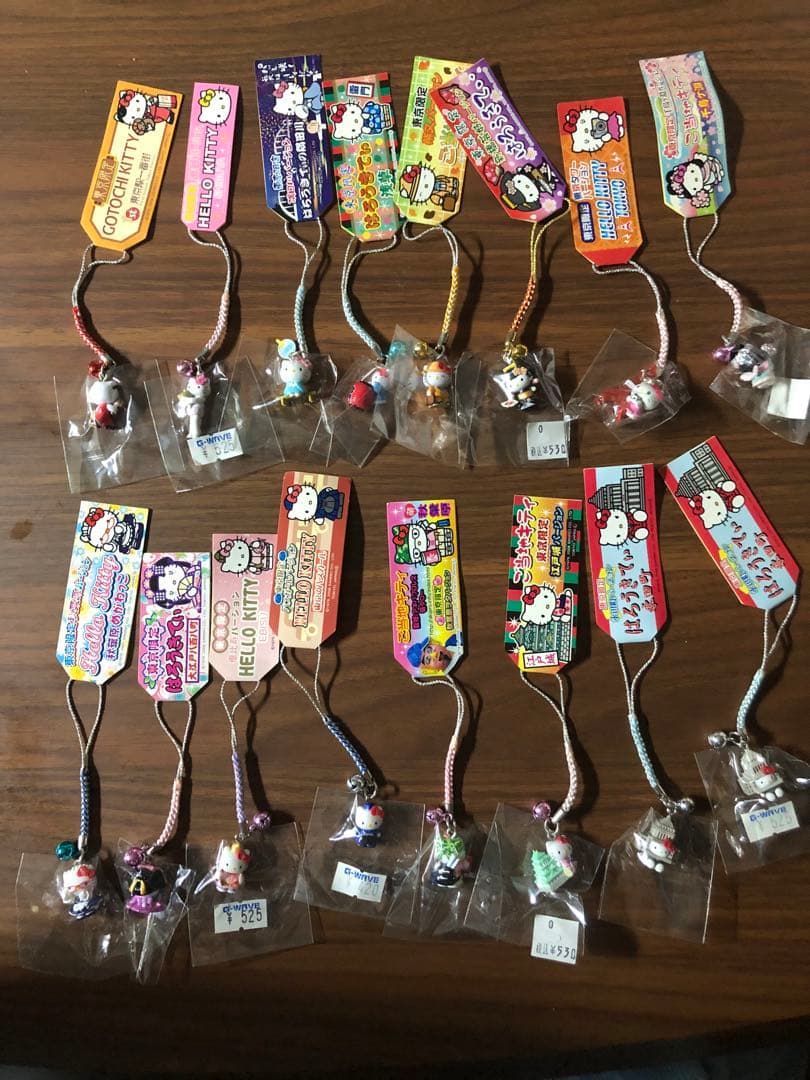 ご当地キティストラップ69個