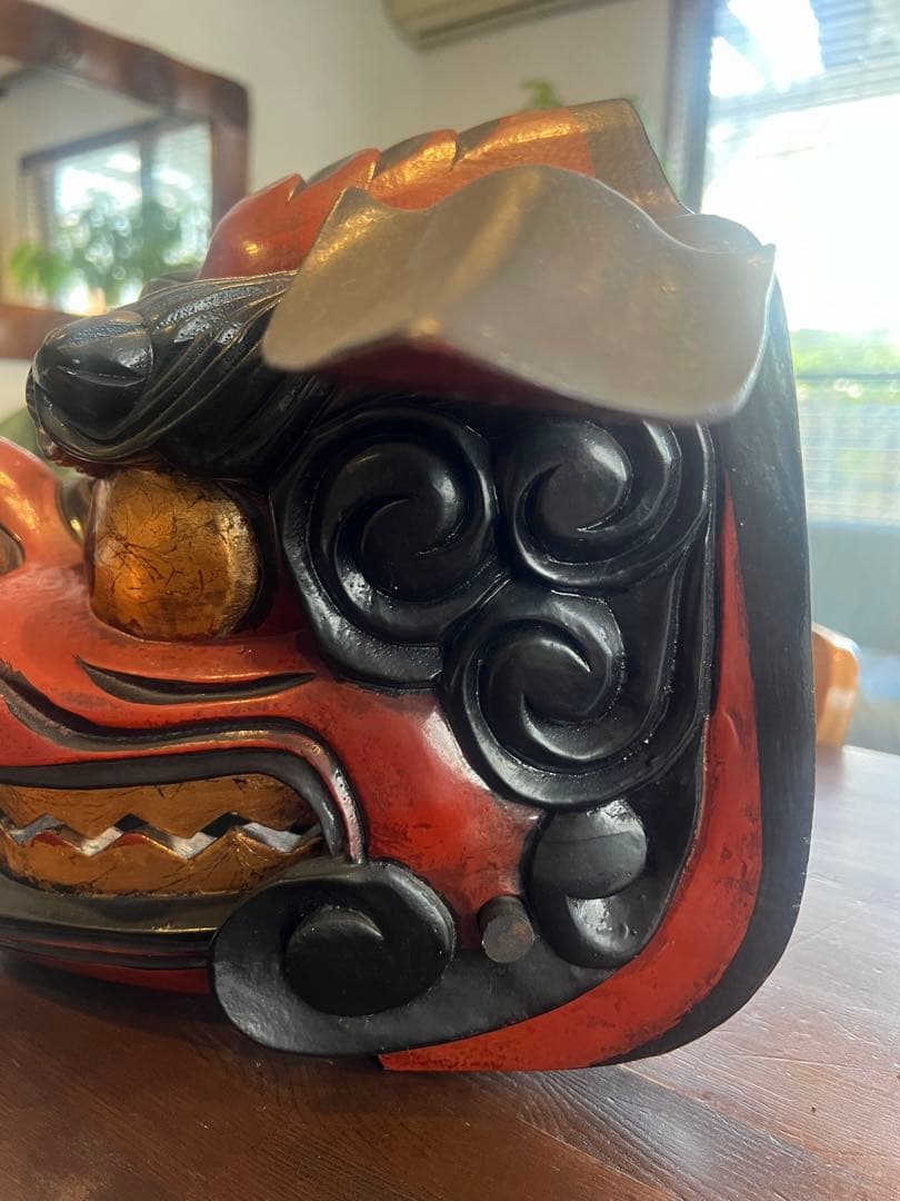 飛騨高山 木彫り 獅子舞 獅子頭 伝統的な獅子の面 赤黒金色装飾