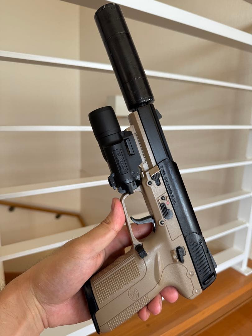 東京マルイ ファイブセブン カスタム品 ガスガン サプレッサー ライト付き