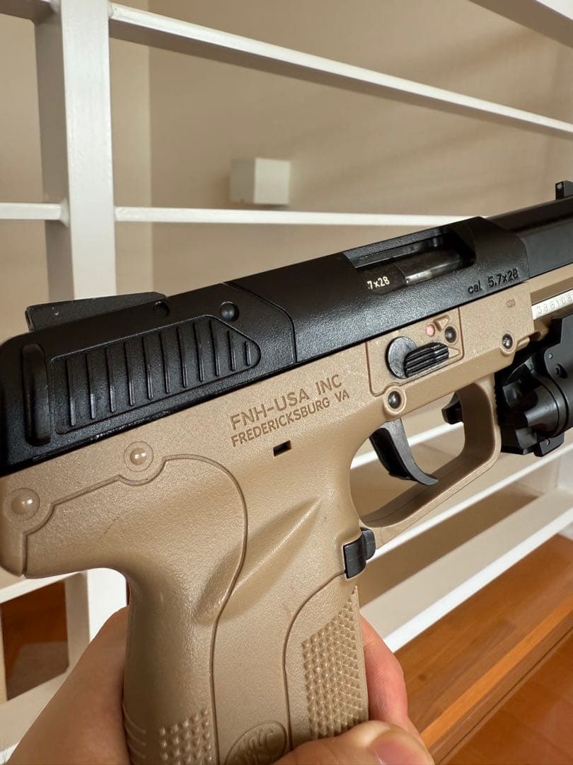 東京マルイ ファイブセブン カスタム品 ガスガン サプレッサー ライト付き