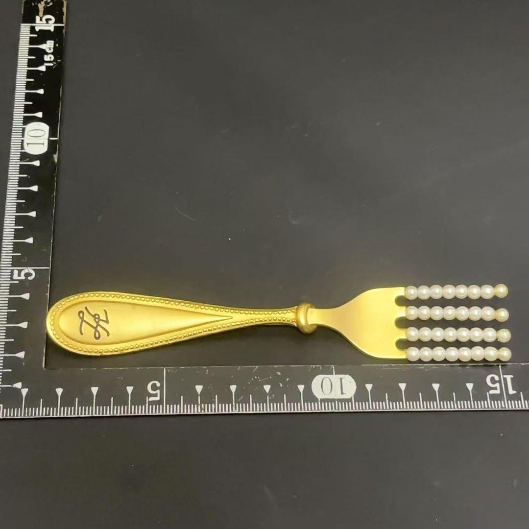 E*n様 希少！KARL LAGERFELD カールラガーフェルド ブローチ 4 - メルカリ