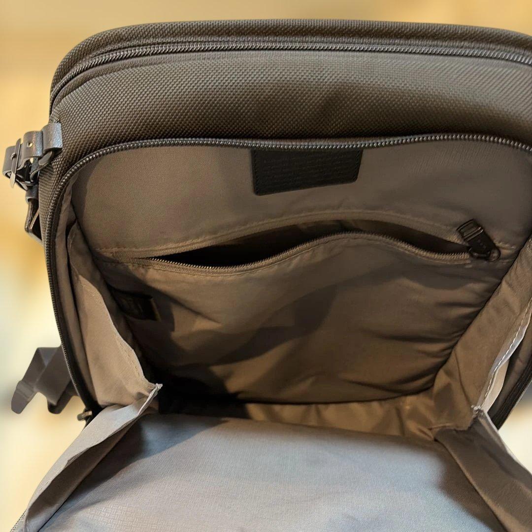 美品　TUMI スリム バックパック ビジネス リュック ブラック