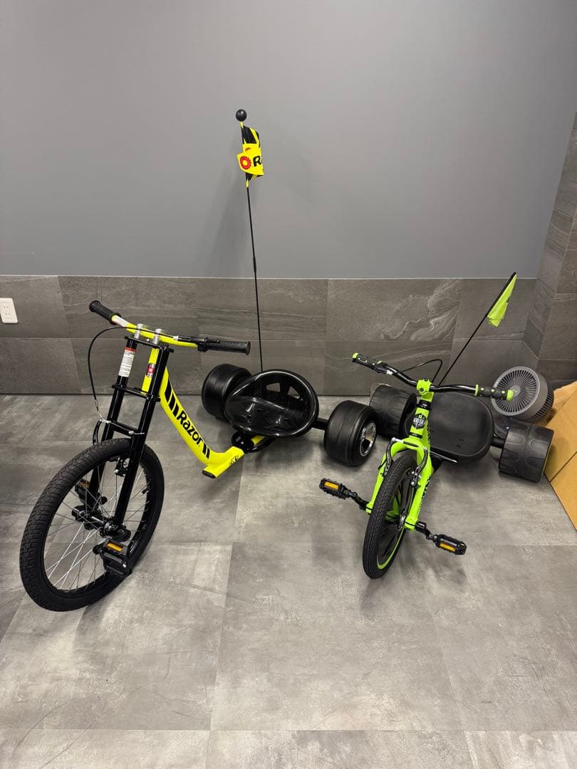 ち*こ様 ドリフトトライク Razor DXT Drift Trike イエロー - メルカリ