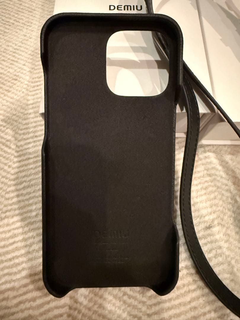 POCHE FLAT iPhone16ProMax DEMIU 黒 ストラップ付 iphone16 手帳 型