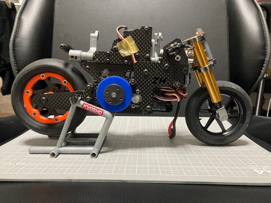 ハングオンレーサーZHレーシング カーボン製シャーシその他パーツ！