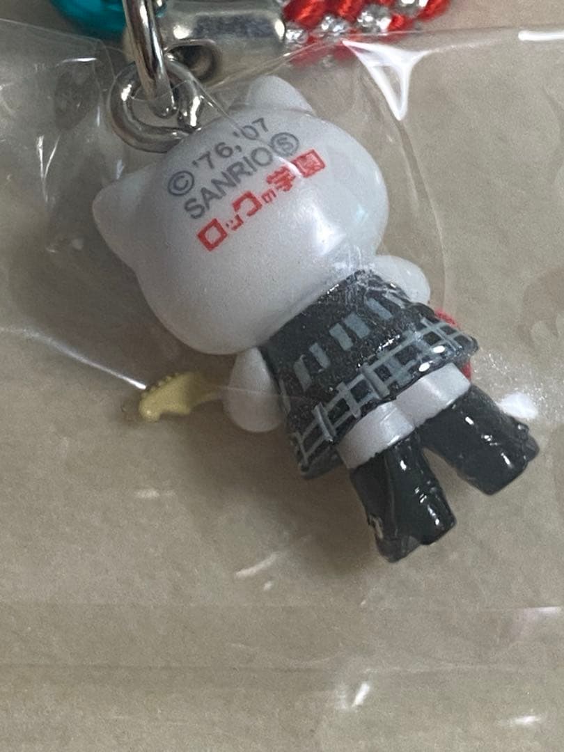 ハローキティ ロックの学園　限定根付け