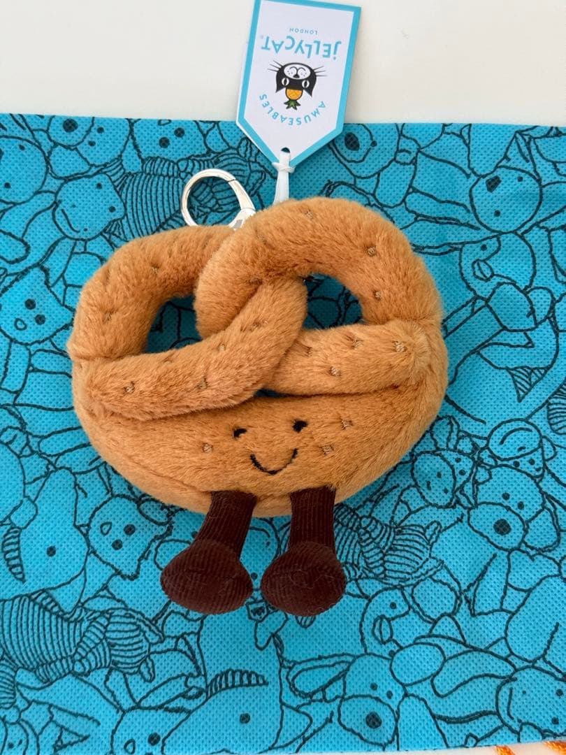ぬいぐるみ  pretzel bag charm
