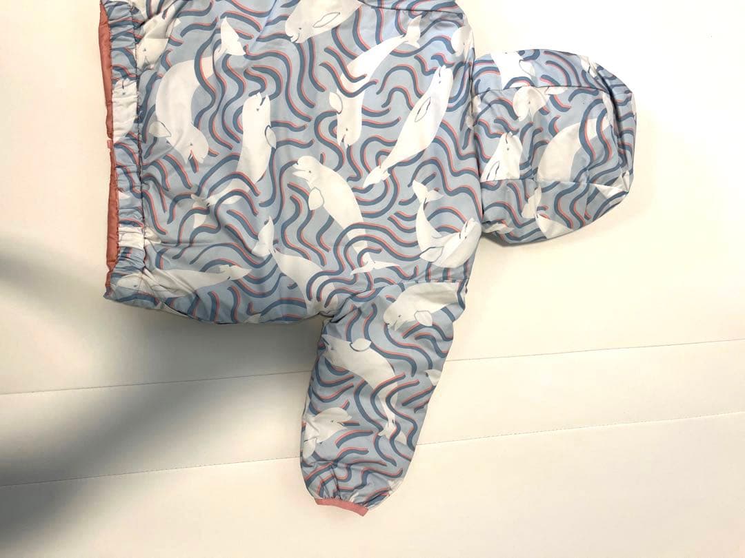 パタゴニア　ベビー　リバーシブルダウンセーターフーディ水色　くじら