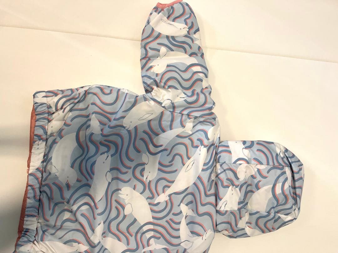 パタゴニア　ベビー　リバーシブルダウンセーターフーディ水色　くじら