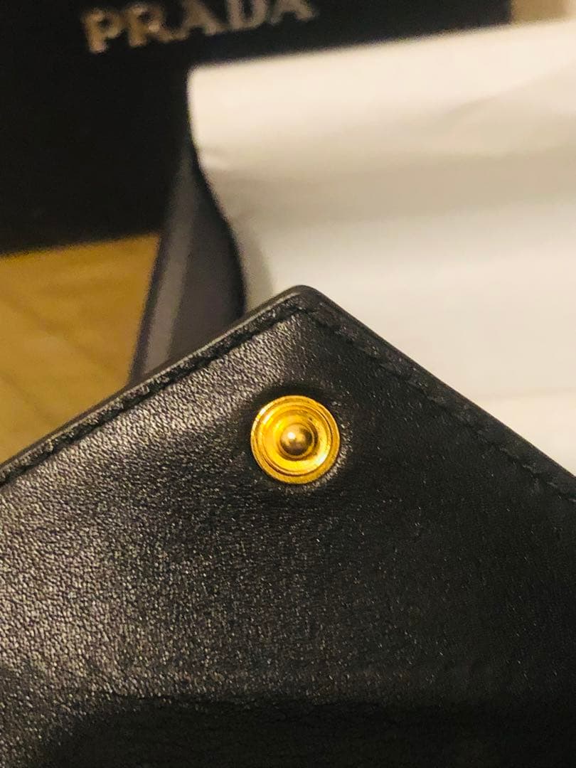 PRADA ブラック 三つ折り財布 (ICチップ(RFID)搭載)