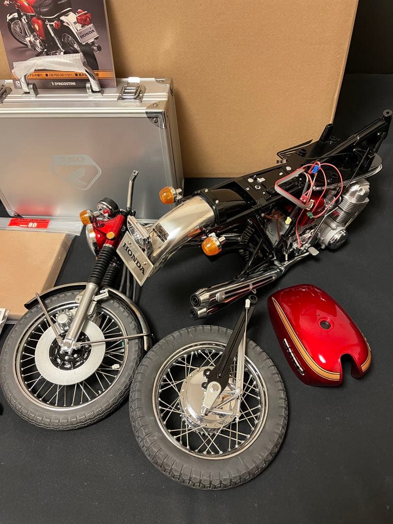 ディスプレイケース付き CB750 FOUR 未完成品