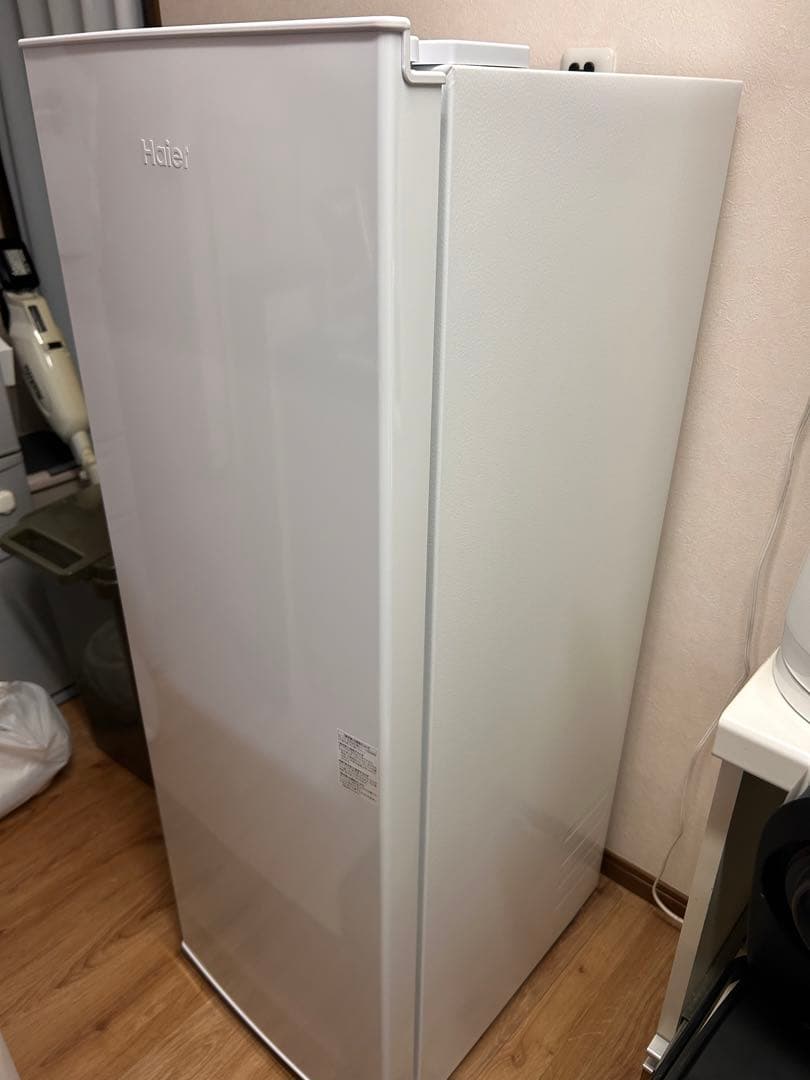 未使用　ハイアール冷凍庫 107L ファン式 JF-UFS11A-Wスリム