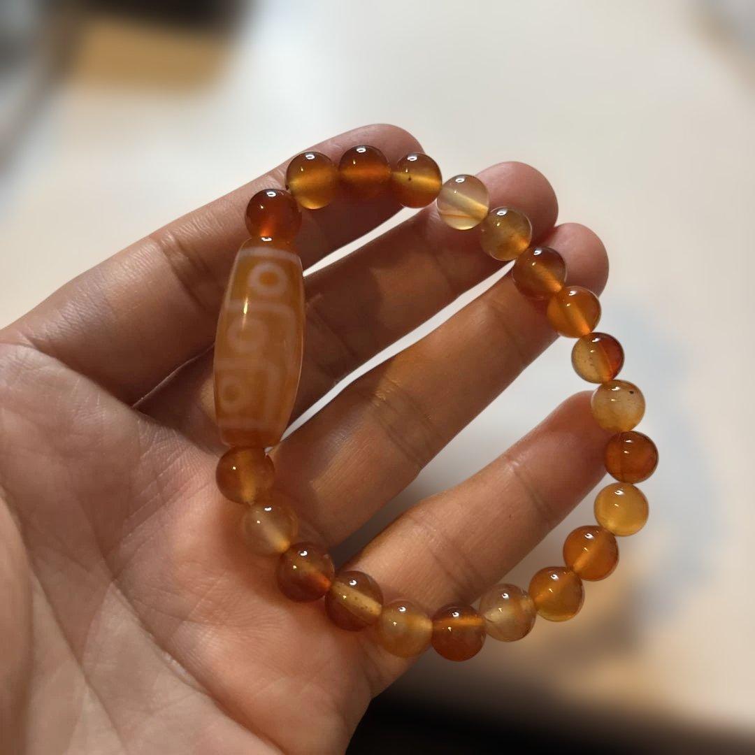 これは！すっごいパワー！希少！老玉髄オレンジ九眼天珠！カーネリアン！すんごいくる