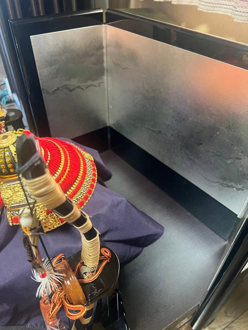 一徳作 純金箔押兜9号 収納飾りセット 正絹赤糸威 金沢箔 御弓太刀飾り付 美品