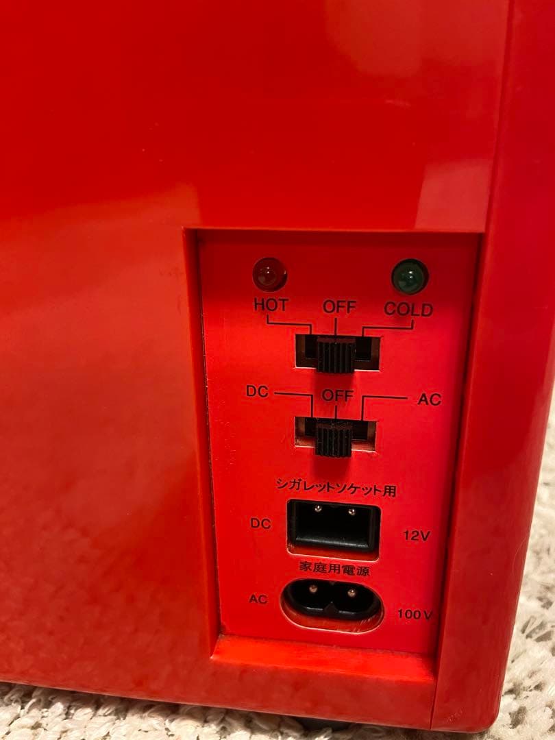 新品未使用、Hello Kitty ミニ冷蔵庫。保温機能付き。