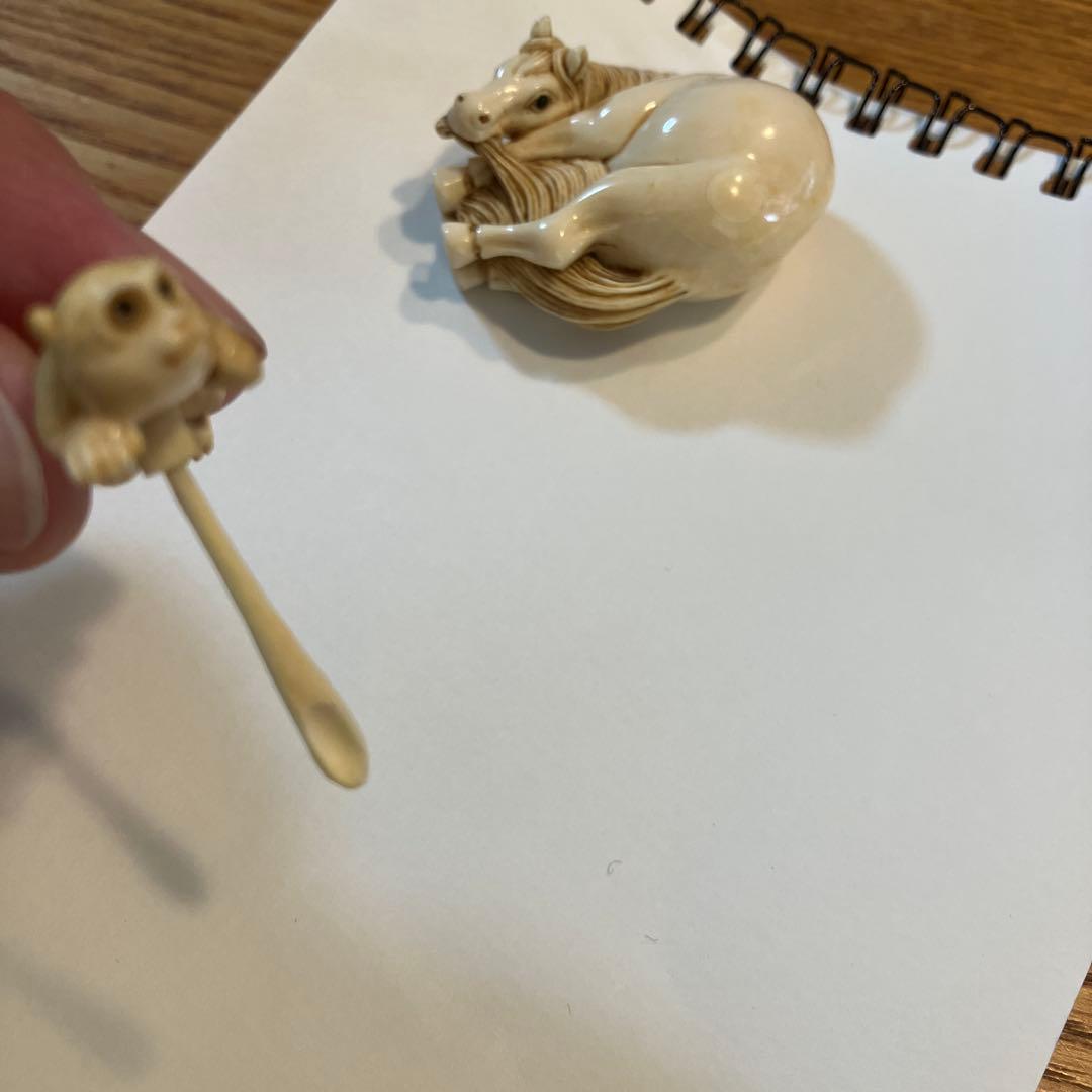 珍品 根付けではない 調味料？馬さんと猿の小さじ付きの 角