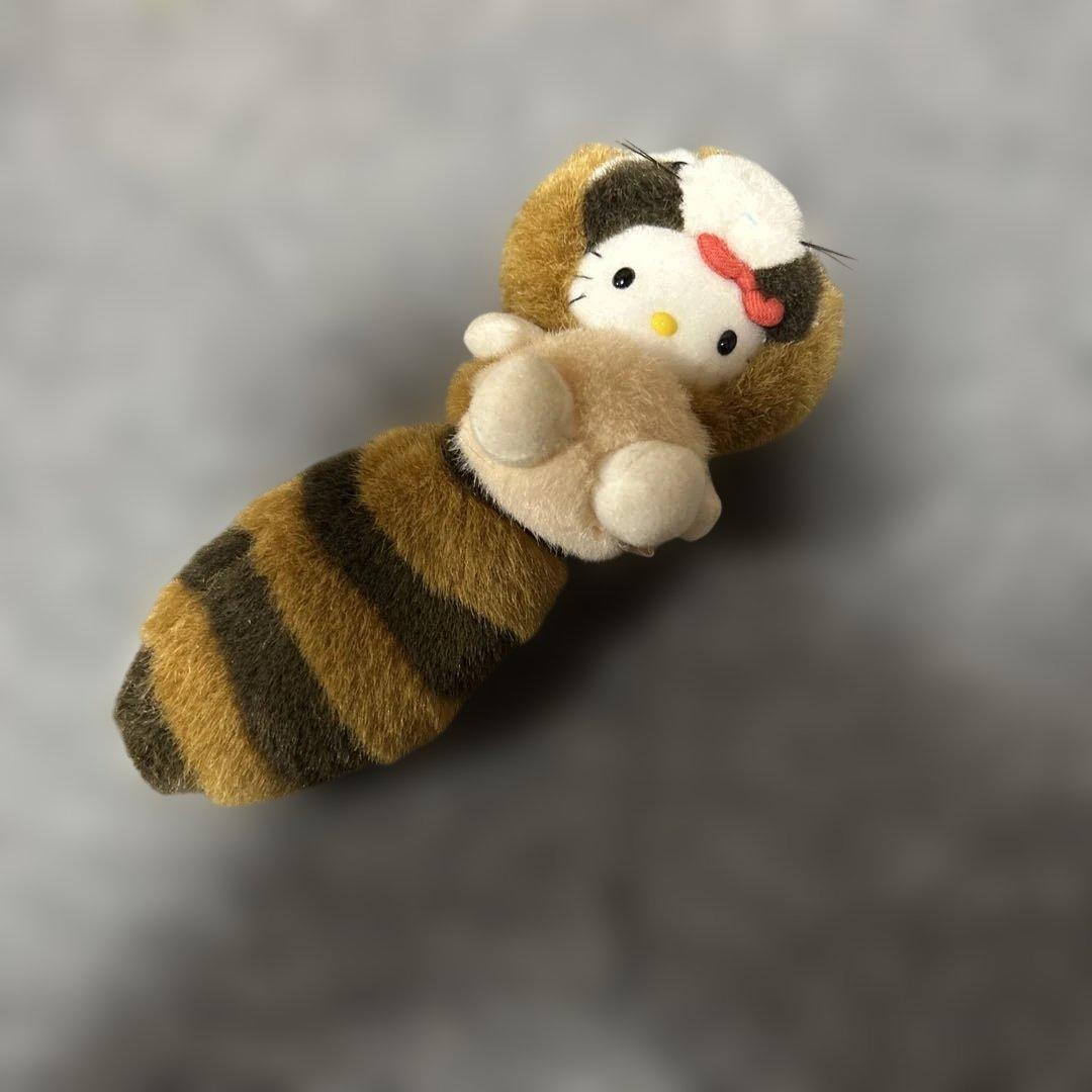 【匿名配送】ハローキティしっぽ倶楽部アライグママスコットキーホルダー