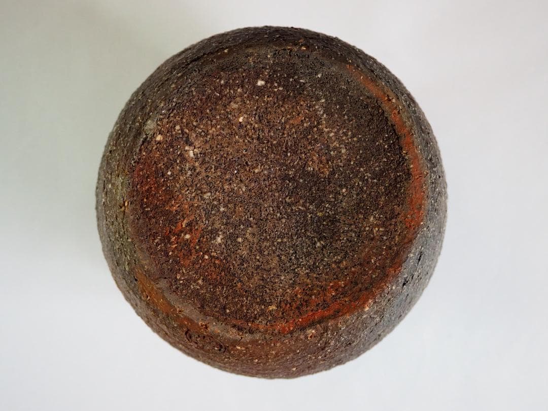 14代坂倉新兵衛造『萩焼うづくまる灰被掛花入』（共