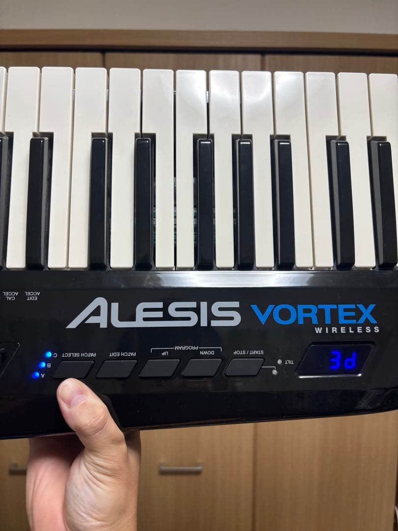 ショルダーキーボードAlesis Vortex (黒)