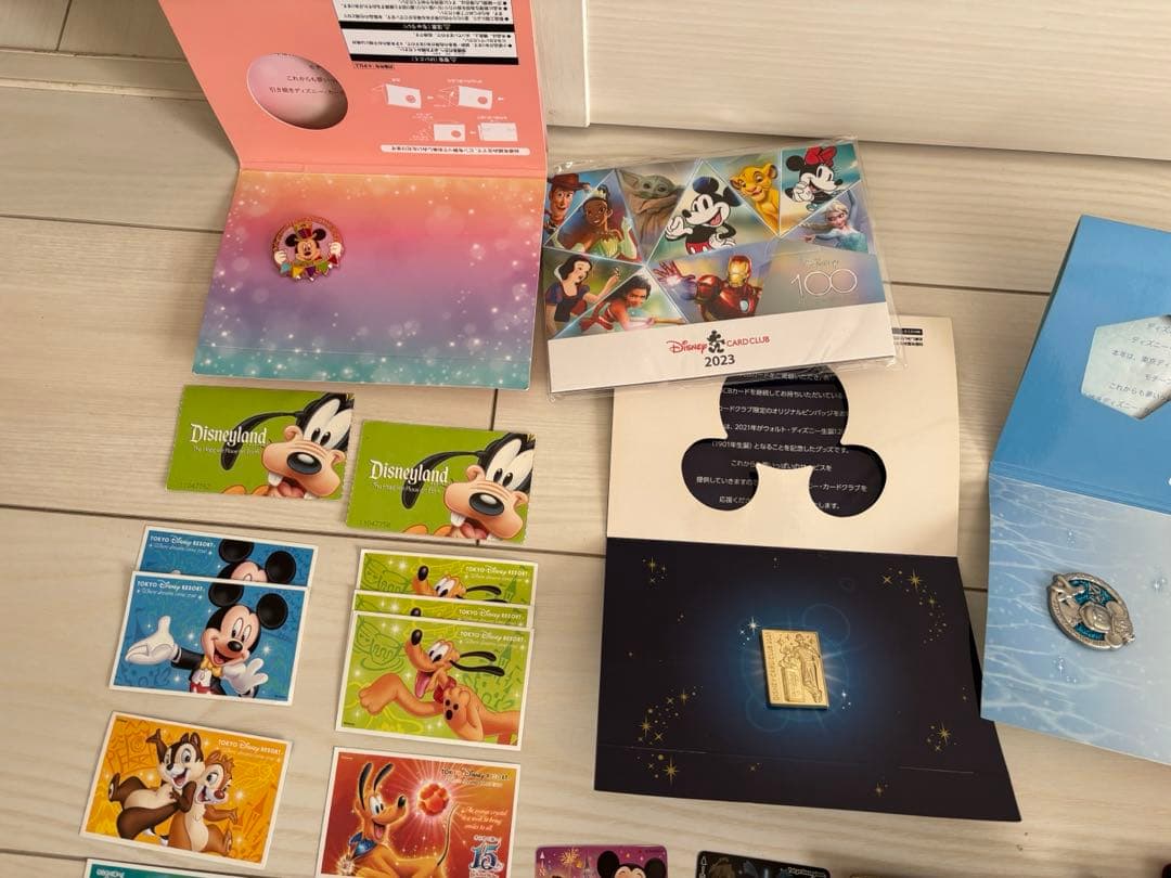 ピンバッチ　jcb限定商品　チケット