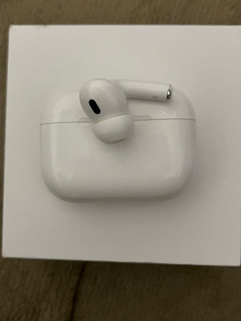 AirPods Pro 第2世代本体 （右耳のみ）充電ケース付き Apple AirPods