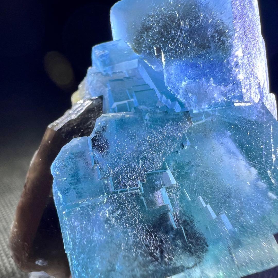 ヤオガンシャン産「み空色」フローライトスモーキークォーツ内包