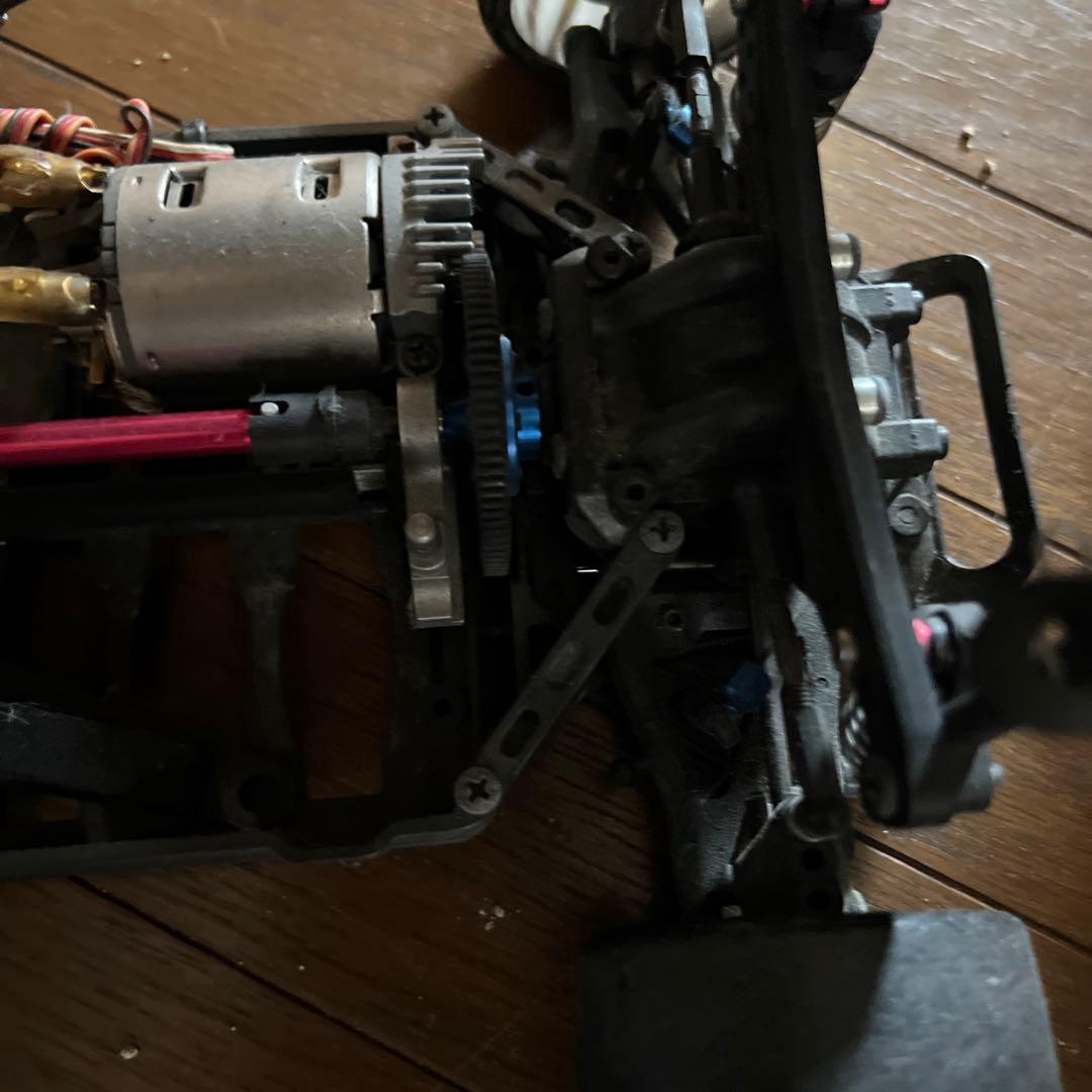 1/10スケール イエロー セダン ラジコンカー