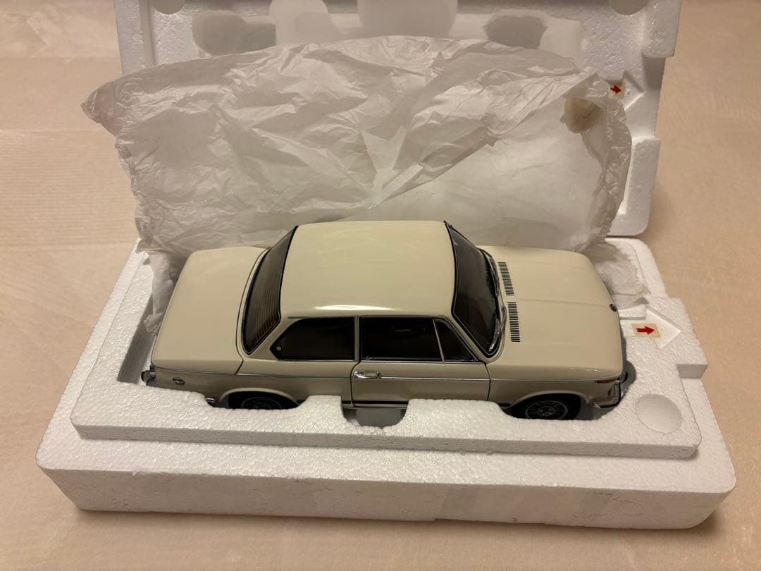 ミニカー BMW2002tii 1:18SCALE kyosho