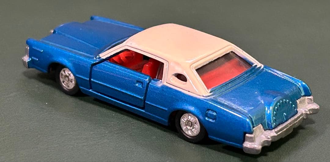トミカ フォード コンチネンタル マークIV ブルー
