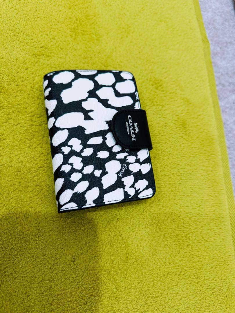 COACH 二つ折り財布 ブラック/ホワイト