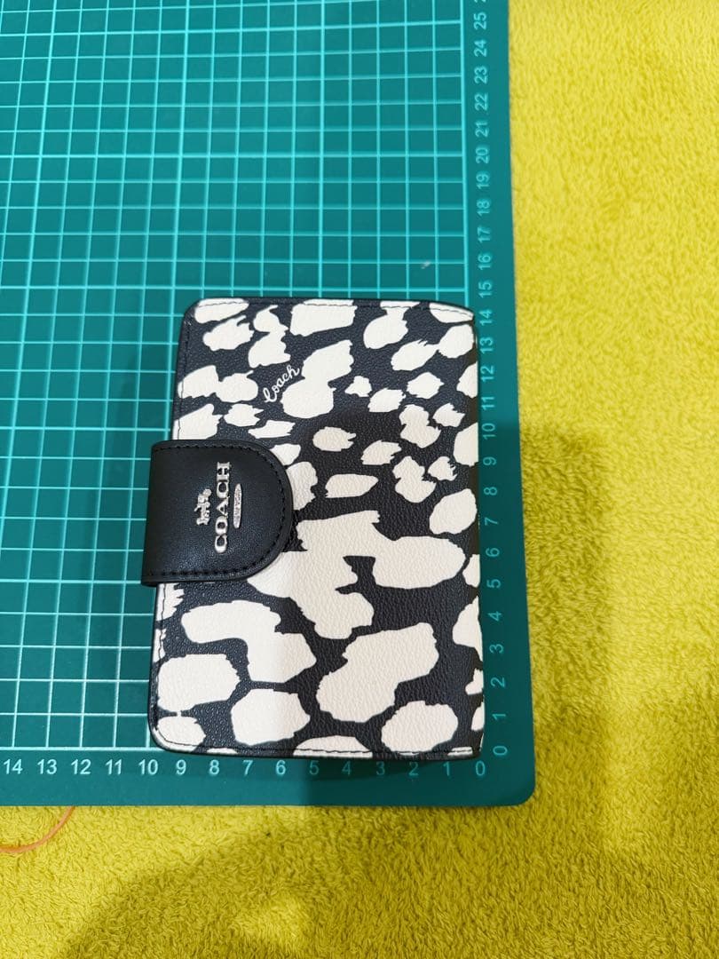 COACH 二つ折り財布 ブラック/ホワイト