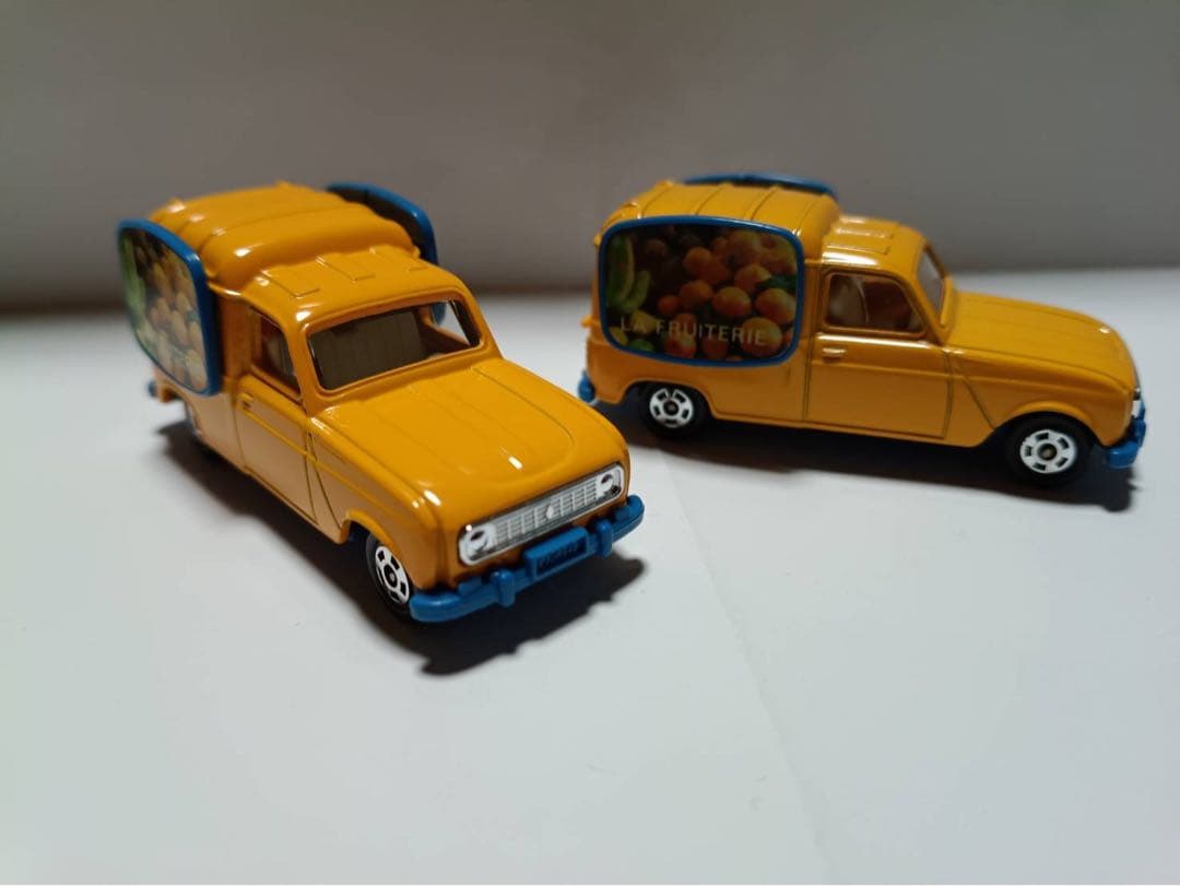 トミカ　外国車シリーズF12 ルノー4 フルゴネット　2個