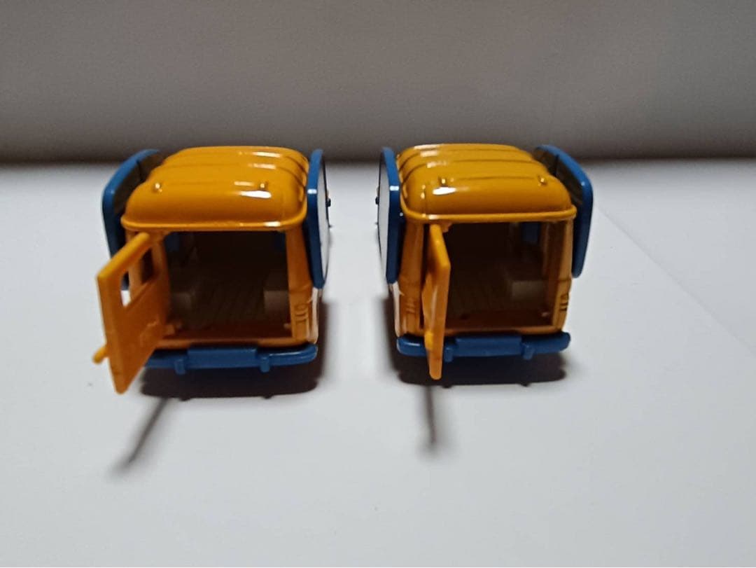 トミカ　外国車シリーズF12 ルノー4 フルゴネット　2個