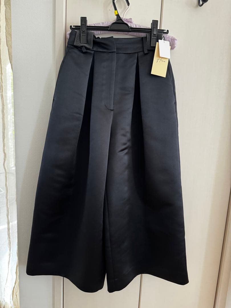 heve. サテンフレアガウチョパンツネイビー