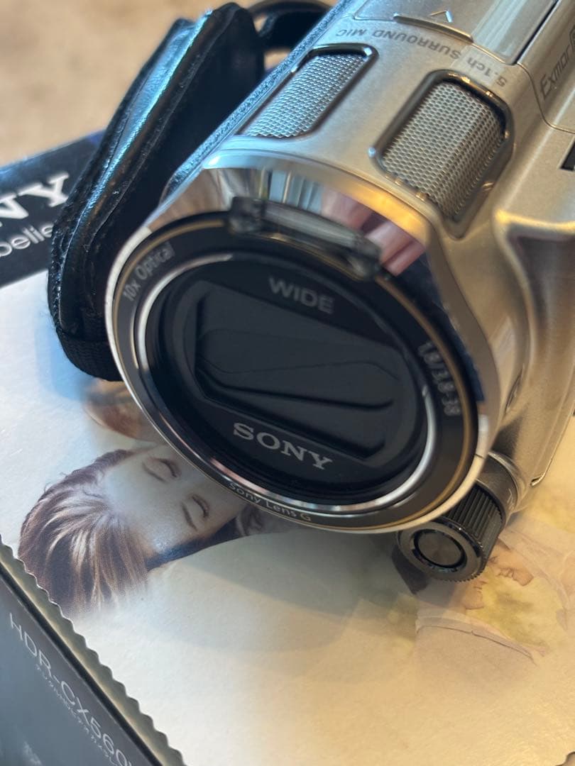 【美品】SONY HDR-CX560V ハンディカム ビデオカメラ シルバー