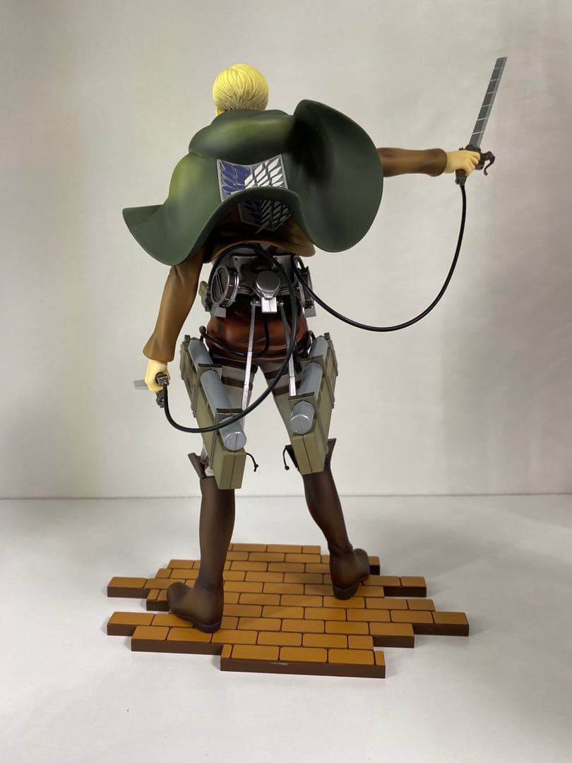 BRAVE-ACT 進撃の巨人 1/8 エルヴィン アルミン フィギュア