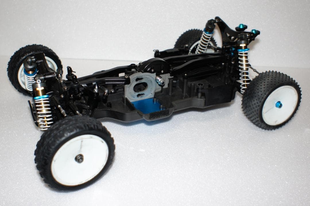 タミヤ　DB02レオニス　OP多数・スペアパーツ付き タミヤ DB02レオニス OP多数・スペアパーツ付き DB02シャーシ