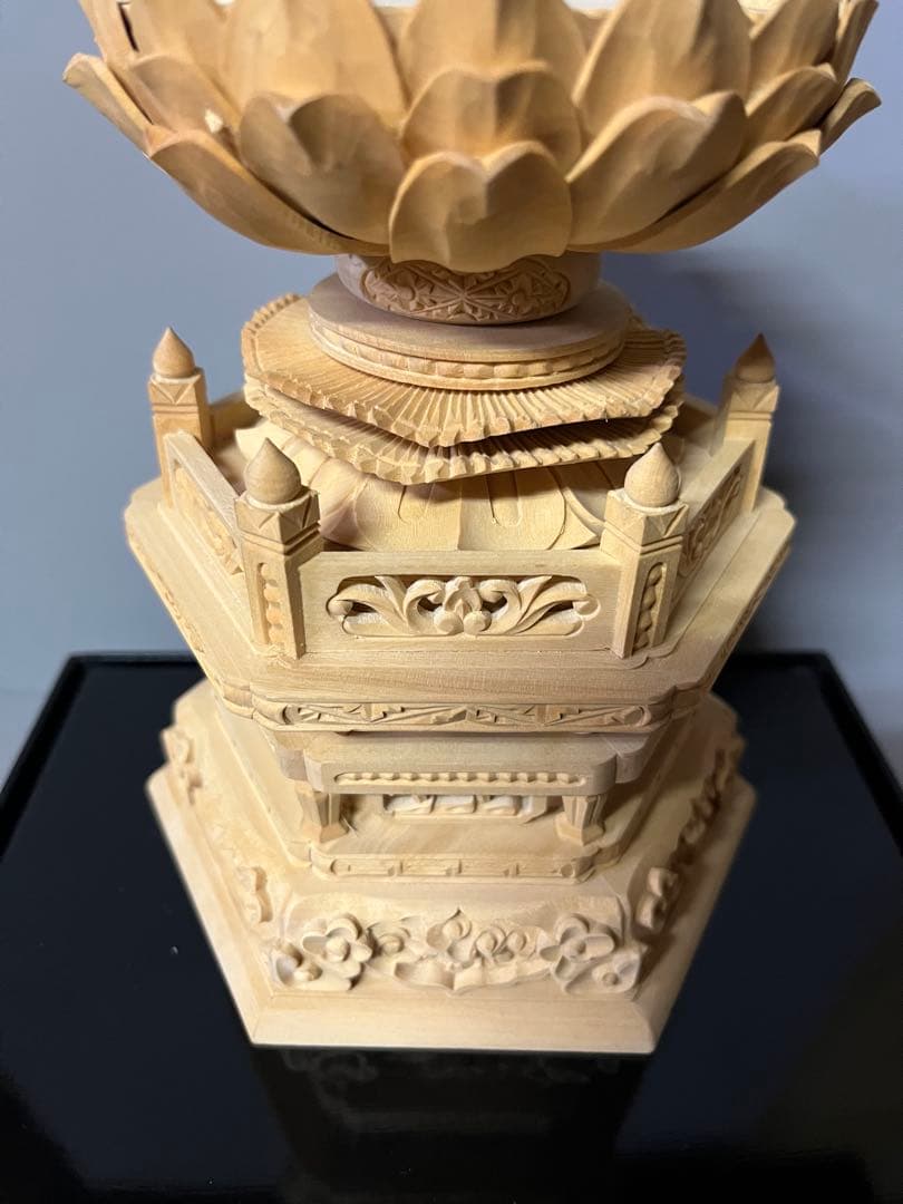 仏像 柘植 木彫 座釈迦 六角台座付 唐草光背 金泥書 アクリルケース付 17