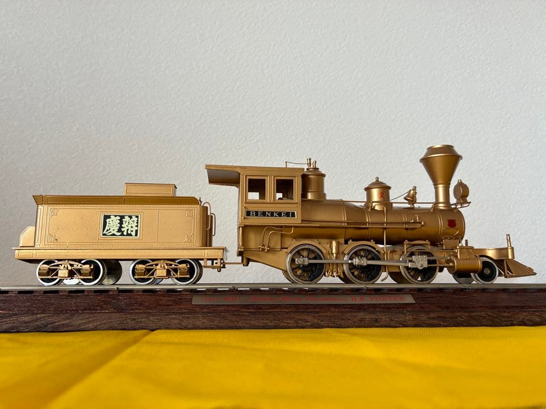 未使用品 弁慶号 蒸気機関車模型 金属製 レール基台・ケース付