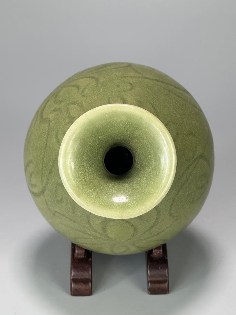 中国美術　明朝　明時代　龍泉窯　花卉文瓶　花瓶花器　花入　唐木台　時代共箱　唐物