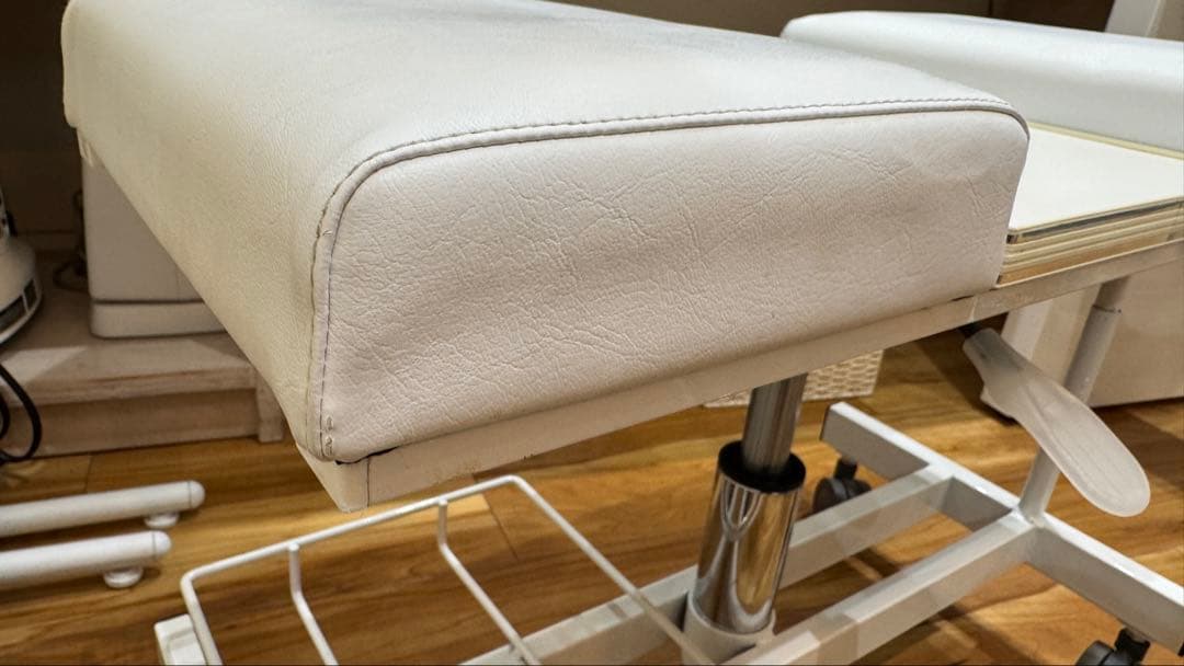 ゆ*き様 西村製作所 ペディキュアオットマン CB-811 ホワイト フットカー