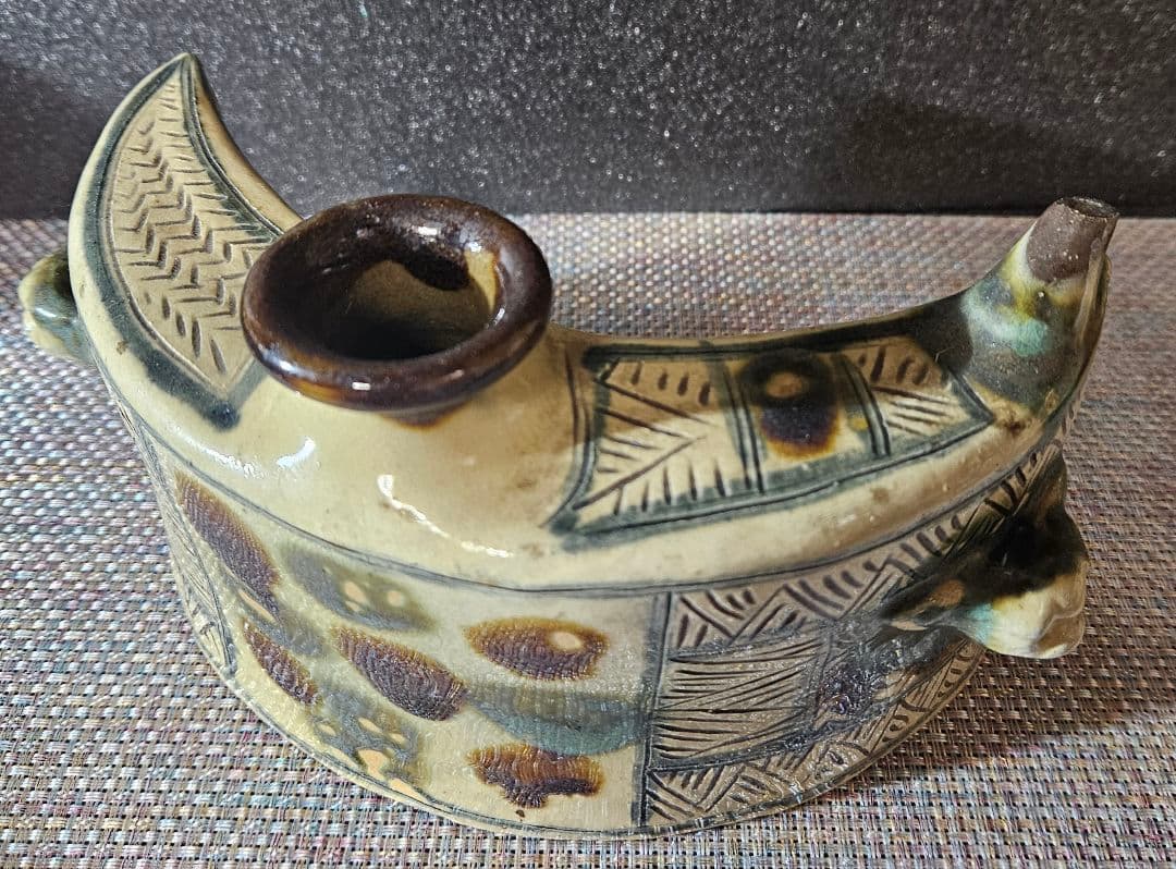 古作品】古琉球　沖縄　壺屋焼　やちむん　獣面　無銘　陶器製　抱瓶　三日月型酒器
