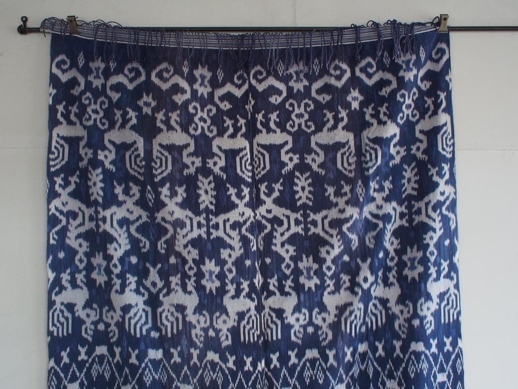 スンバ島藍染イカット スンバ島の浮き織りイカット！パイクンの商品