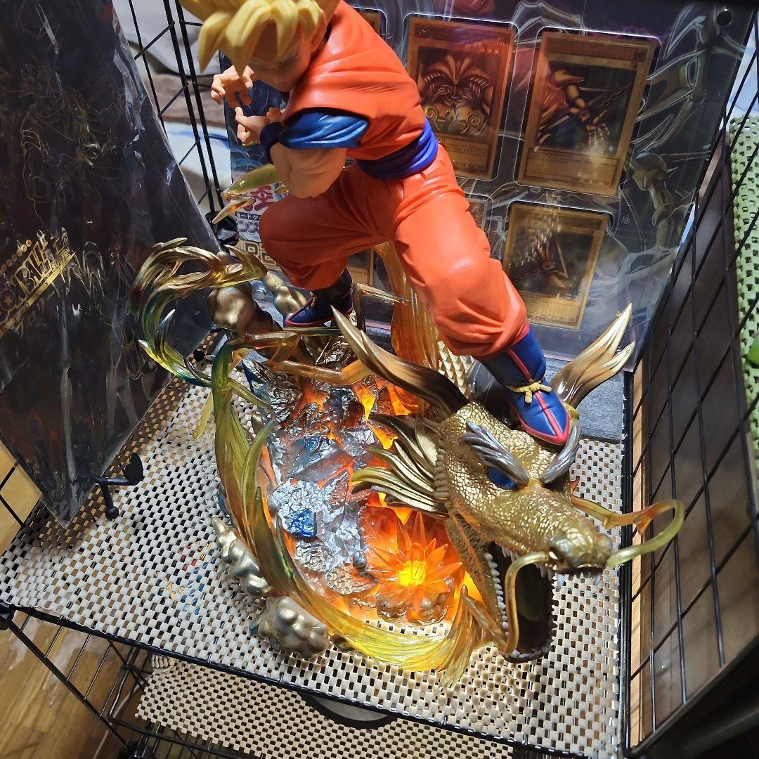 ドラゴンボール 豪華フィギュア(神龍塗装済品のみ)下からライト当てると綺麗です