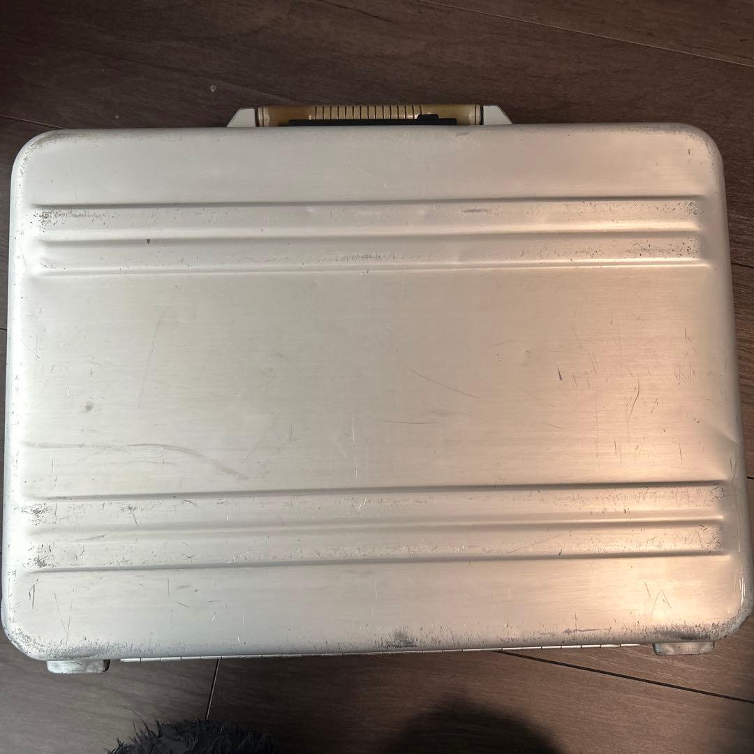 ゼロハリバートン アルミ製セキュリティケース シルバー