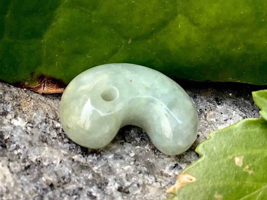 ✳極上肌‼️氷紋様‼️ ソーティング付アイスジェイド糸魚川翡翠勾玉