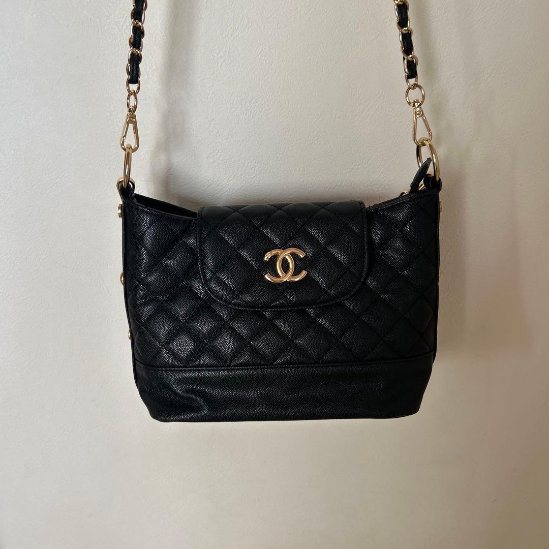 ブラックショルダーバッグ　ノベルティ　CHANEL