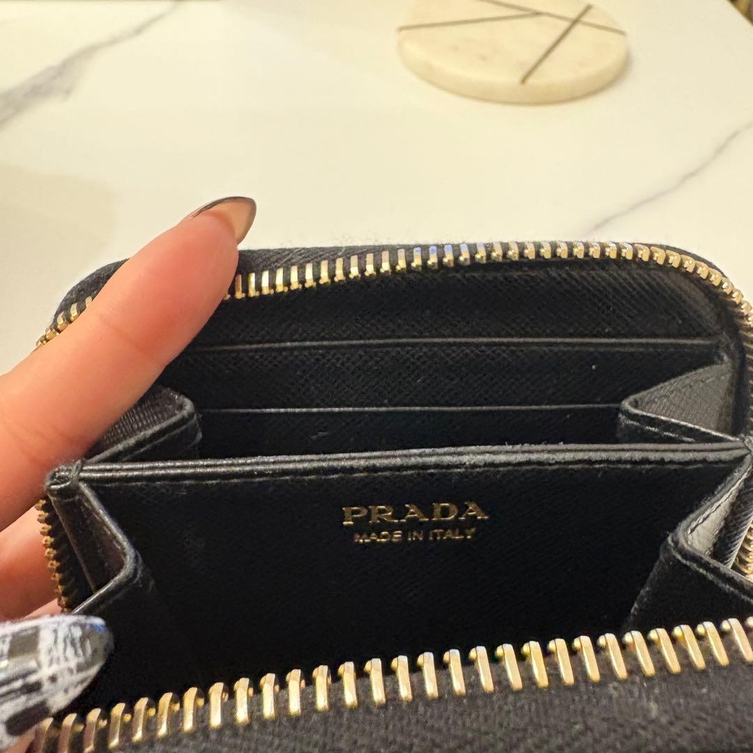 PRADA ラウンドジップ
