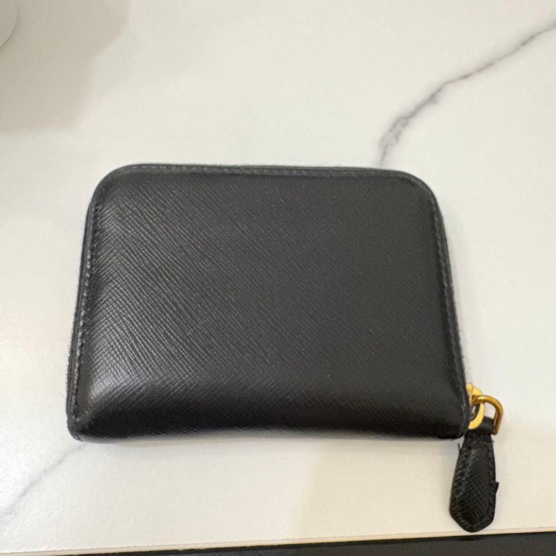 PRADA ラウンドジップ